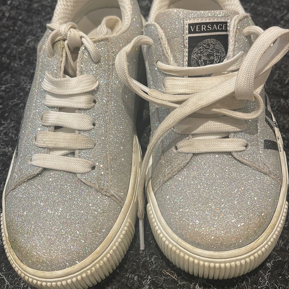 💯 Authentic Versace Girls sneakers Has been stolen by breaking in